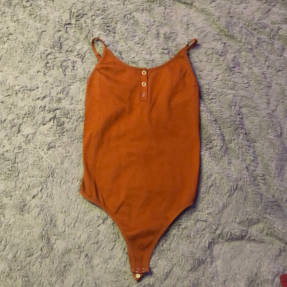 Only worn a few times, it’s a creamy orange, fits like a small but is a medium